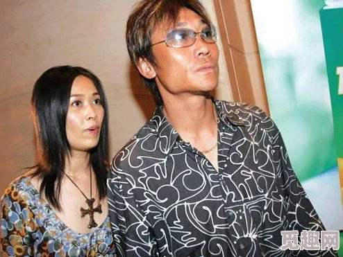 黑爆料网：惊爆！某知名明星竟隐藏隐秘恋情，恋人身份震惊全网！
