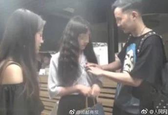 震惊！男生脱女生衣服还吻下面还揉胸视频曝光，引发网友热议与强烈反响！