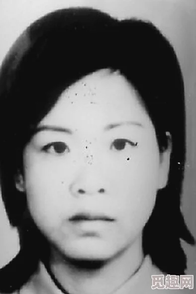 淫荡的胡秀英：她被曝光与多名知名人士的秘密关系，引发社会各界强烈反响！