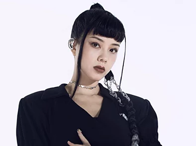 中国第一女rapper朱婧汐被曝与国际知名制作人合作，释放全新单曲引爆乐坛热潮！