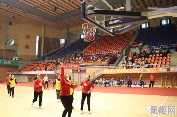 今日老师双开旗跑恩施NBA，震惊全城！网友热议：这是什么操作？竟有这样的事件发生！