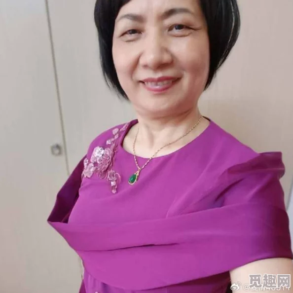 六十路毛片老女人老妇：最新动态揭示她们在社交媒体上的活跃表现与生活态度，引发广泛关注与讨论