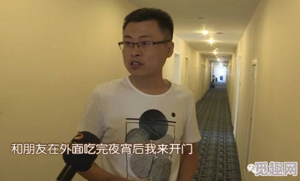 抱着娇妻被粗大陌生人玩3p视频网友纷纷表示这种行为不可接受，认为应尊重伴侣的感受和界限，强调健康的关系建立在信任之上