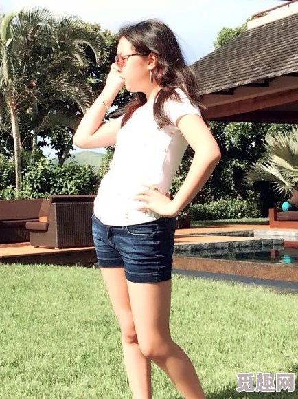 爆乳家政妇一位拥有惊艳身材的家庭服务者,为雇主提供专业且贴心的生活照料 爆乳家政妇一位拥有惊艳身材的家庭服务者,为雇主提供专业且贴心的生活照料