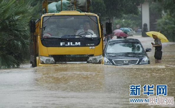 肉车play行驶途中遭遇暴雨被迫停车