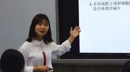 为何“别摸了 啊 嗯上课呢”广为流传因为它模拟了禁忌的诱惑让人心痒难耐