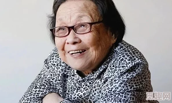 老太太👵勇闯元宇宙体验数字养老生活